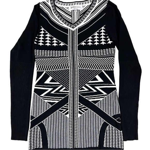 P. Luca Milano Women’s Sweater Size Medium Long Sleeved Black & White Geometric - Picture 2 of 12